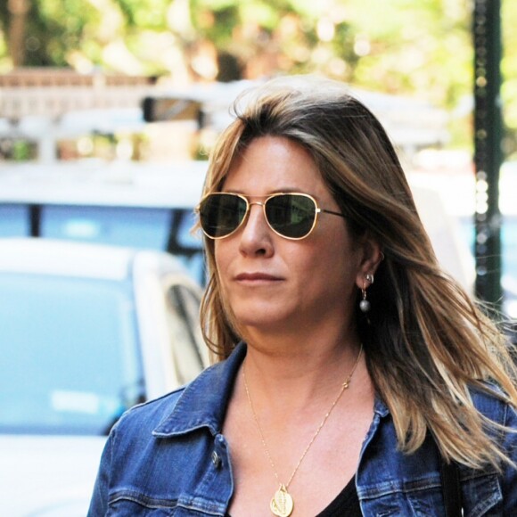 Jennifer Aniston se promène à New York le 17 juin 2016.