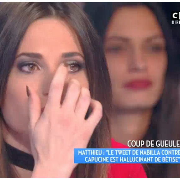 Capucine Anav, défendue par Matthieu Delormeau, fond en larmes lorsque le sujet Nabilla est abordé. Emission "Touche pas à mon poste" sur C8. Le 7 novembre 2016.