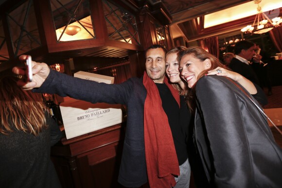 Exclusif - Zinedine Soualem et sa compagne Caroline Faindt - Soirée de lancement de "Boboules, l'autre pétanque" à l'Hôtel Napoléon à Paris. Le 7 novembre 2016 © Philippe Doignon / Bestimage