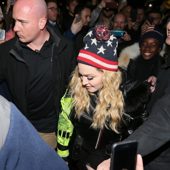 Madonna arrive avec son fils David au Washington Square Park pour un concert surprise à New York, le 3 novembre 2016