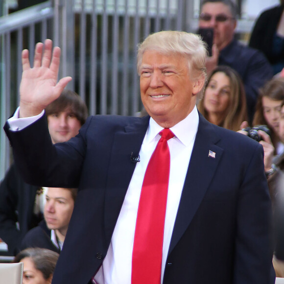 Donald Trump, candidat aux primaires du Parti républicain pour l'élection présidentielle de 2016, participe en famille à l'émission "Today" à la Trump Town Hall, Rockefeller Plaza à New York, le 21 avril 2016.