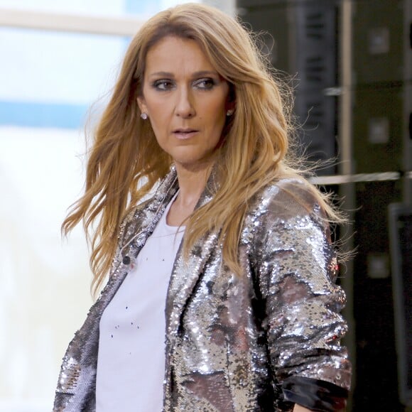 Céline Dion donne un concert lors de sa participation à l'émission "Today" de la chaîne NBC au Rockefeller Plaza à New York, le 22 juillet 2016.