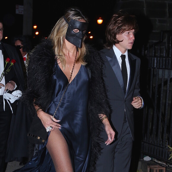 Heidi Klum et son compagnon Vito Schnabel au mariage religieux de Julio Mario Santo Domingo, frère de Tatiana Santo Domingo, et de la journaliste argentine Nieves Zuberbühler, célébré sur le thème d'Halloween le 29 octobre 2016 en l'église de la Visitation de la bienheureuse Vierge Marie à Brooklyn, New York.