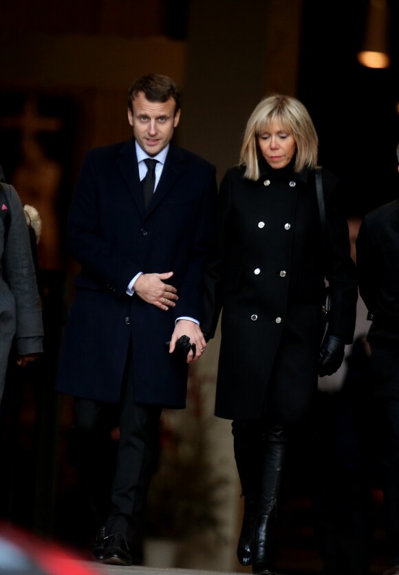 Emmanuel Macron et sa femme Brigitte à la sortie des obsèques de Henry Hermand en l'église Saint Sulpice à Paris le 10 novembre 2016. © Dominique Jacovides / Bestimage