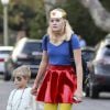 Ava Phillippe et son petit frère Tennessee Toth (les enfants de Reese Witherspoon et Ryan Phillippe) sont déguisés pour Halloween dans les rues de Hollywood, le 31 octobre 2016