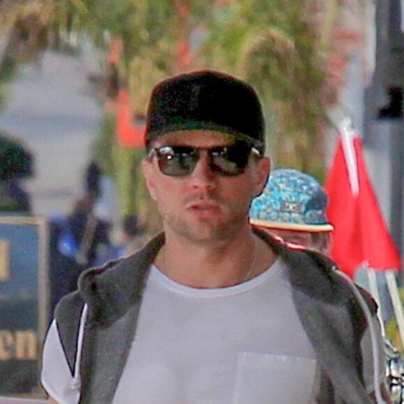 L'acteur Ryan Phillippe se promène à West Hollywood, Los Angeles le 19 décembre 2015.
