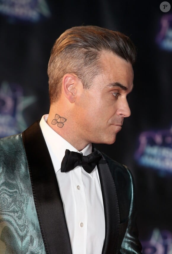 Robbie Williams à la 18ème cérémonie des "NRJ Music Awards" au Palais des Festivals à Cannes, le 12 novembre 2016. © Dominique Jacovides/Bestimage