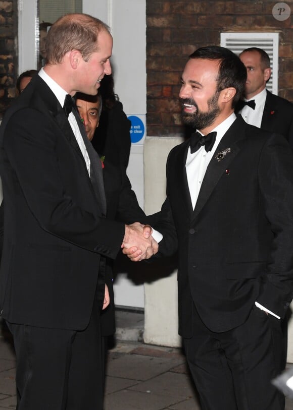 Le prince William, duc de Cambridge et Evgeny Lebedev  à la Cérémonie des "Evening Standard Theatre Awards" au théâtre Old Vic à Londres, le 13 novembre 2016.