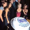 L'équipe de Berverly Hills, 90210 célèbre le 250e épisode de la série le 3 novembre 1998.