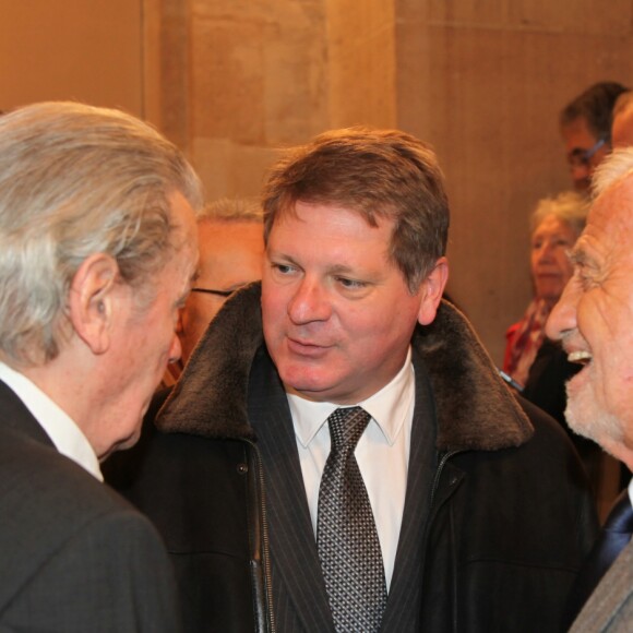 Alain Delon, Christian Sainte et - Remise du 70ème prix du polar "Quai des Orfèvres 2017" par la marraine l'actrice Alice Taglioni, à Pierre Pouchairet pour son livre "Mortels Traffics" à Paris. Le 15 novembre 2016, en présence d'Alain Delon et Jean-Paul Belmondo qui ont reçu des médailles. © Didier Sabardin/Bestimage