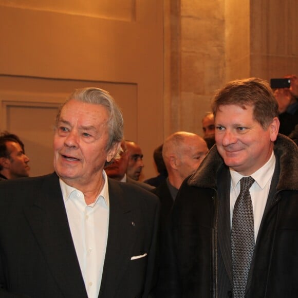 Alain Delon, Christian Sainte et - Remise du 70ème prix du polar "Quai des Orfèvres 2017" par la marraine l'actrice Alice Taglioni, à Pierre Pouchairet pour son livre "Mortels Traffics" à Paris. Le 15 novembre 2016, en présence d'Alain Delon et Jean-Paul Belmondo qui ont reçu des médailles. © Didier Sabardin/Bestimage