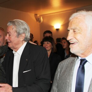 Alain Delon, Alice Taglioni, Charles Gérard et Jean-Paul Belmondo - Remise du 70e prix du polar "Quai des Orfèvres 2017" par la marraine l'actrice Alice Taglioni, à Pierre Pouchairet pour son livre "Mortels Traffics" à Paris. Le 15 novembre 2016, en présence d'Alain Delon et Jean-Paul Belmondo qui ont reçu des médailles. © Didier Sabardin/Bestimage