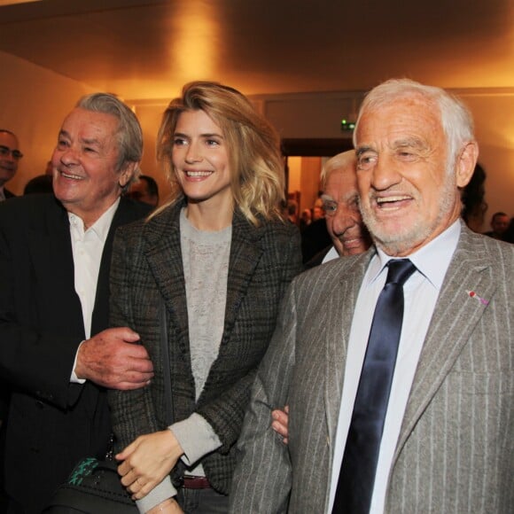 Alain Delon, Alice Taglioni, Charles Gérard et Jean-Paul Belmondo - Remise du 70e prix du polar "Quai des Orfèvres 2017" par la marraine l'actrice Alice Taglioni, à Pierre Pouchairet pour son livre "Mortels Traffics" à Paris. Le 15 novembre 2016, en présence d'Alain Delon et Jean-Paul Belmondo qui ont reçu des médailles. © Didier Sabardin/Bestimage