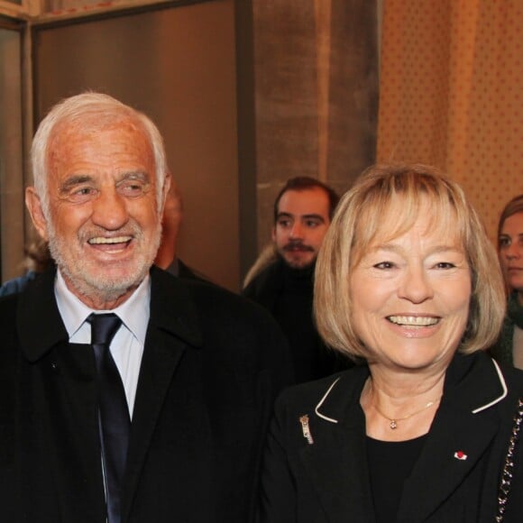 Alain Delon, Jean-Paul Belmondo et Martine Monteil - Remise du 70e prix du polar "Quai des Orfèvres 2017" par la marraine l'actrice Alice Taglioni, à Pierre Pouchairet pour son livre "Mortels Traffics" à Paris. Le 15 novembre 2016, en présence d'Alain Delon et Jean-Paul Belmondo qui ont reçu des médailles. © Didier Sabardin/Bestimage