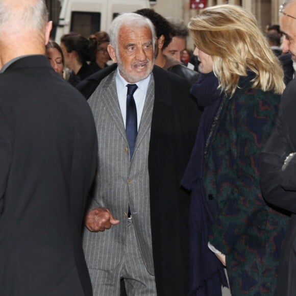 Alice Taglioni et Jean-Paul Belmondo - Remise du 70ème prix du polar "Quai des Orfèvres 2017" par la marraine l'actrice Alice Taglioni, à Pierre Pouchairet pour son livre "Mortels Traffics" à Paris. Le 15 novembre 2016, en présence d'Alain Delon et Jean-Paul Belmondo qui ont reçu des médailles. © Didier Sabardin/Bestimage