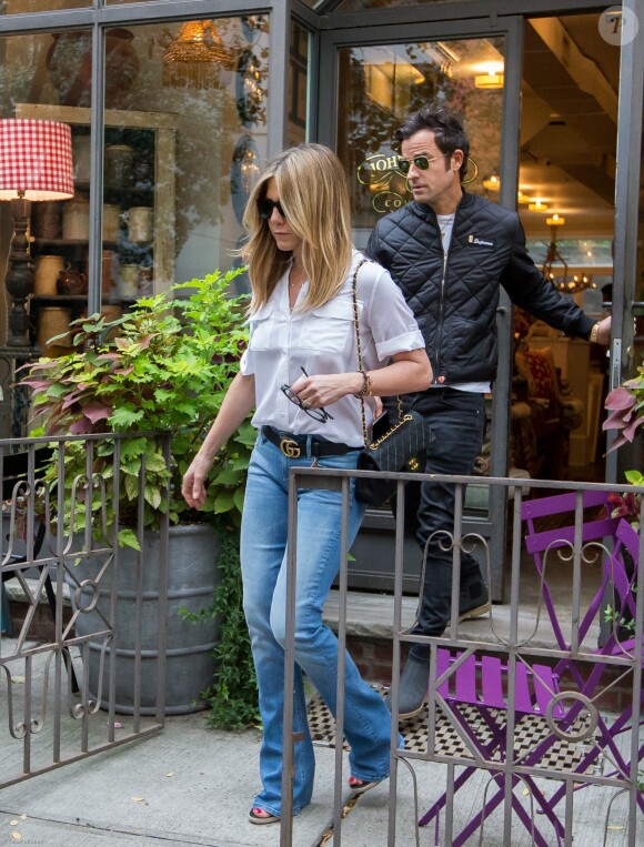 Jennifer Aniston et son mari Justin Theroux se promènent dans les rues de New York, le 28 septembre 2016