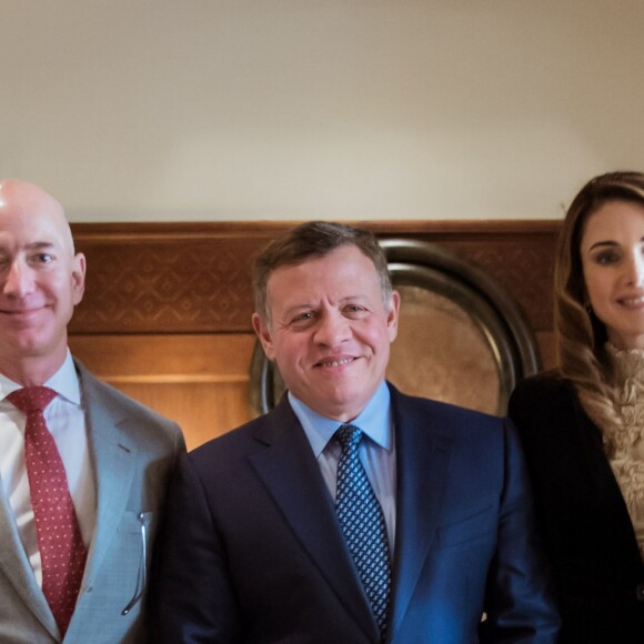 Le roi Abdullah II et la reine Rania de Jordanie recevant le 7 novembre 2016 le PDG d'Amazon Jeff Bezos à Amman.