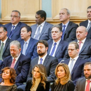 La reine Rania de Jordanie écoutant le Discours du Trône prononcé par son mari le roi Abdullah II le 7 novembre 2016 à Amman.