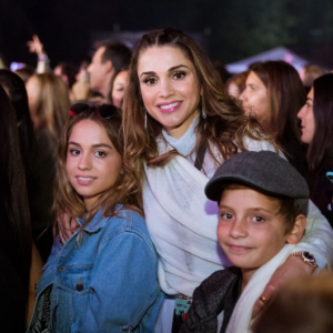 La reine Rania de Jordanie avec sa fille la princesse Iman et son fils le prince Hashem à New York en septembre 2016 lors du Global Citizen Festival. Photo publiée sur Instagram en octobre 2016.