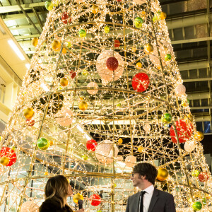 Caroline Receveur à l'illumination du sapin de Noël du Forum des Halles le 16 novembre 2016.