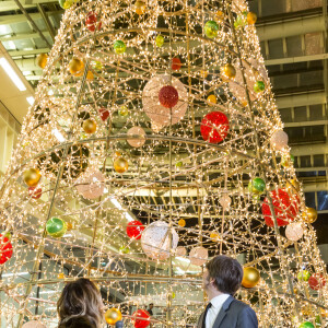 Caroline Receveur à l'illumination du sapin de Noël du Forum des Halles le 16 novembre 2016.