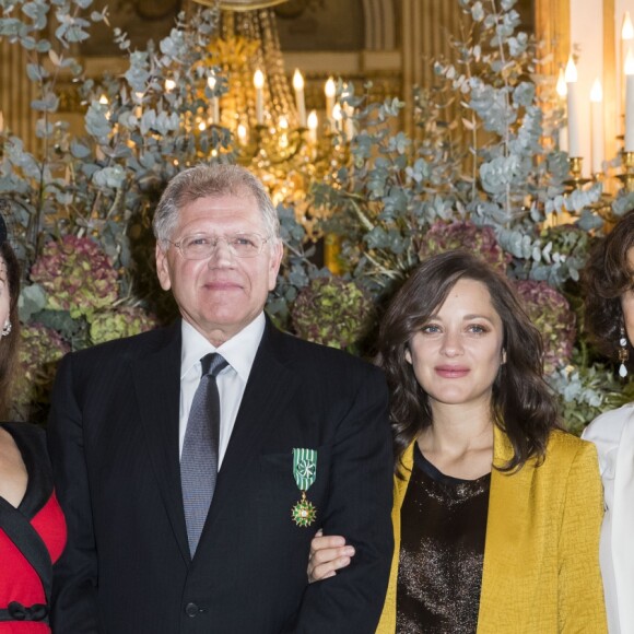 Robert Zemeckis et sa femme Leslie, Marion Cotillard (enceinte) et Audrey Azoulay, Ministre de la Culture et de la Communication - Le réalisateur Robert Zemeckis reçoit les insignes de Commandeur des Arts et des Lettres au ministère de la culture à Paris le 19 novembre 2016. © Olivier Borde / Bestimage