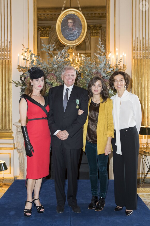 Robert Zemeckis et sa femme Leslie, Marion Cotillard (enceinte) et Audrey Azoulay, Ministre de la Culture et de la Communication - Le réalisateur Robert Zemeckis reçoit les insignes de Commandeur des Arts et des Lettres au ministère de la culture à Paris le 19 novembre 2016. © Olivier Borde / Bestimage