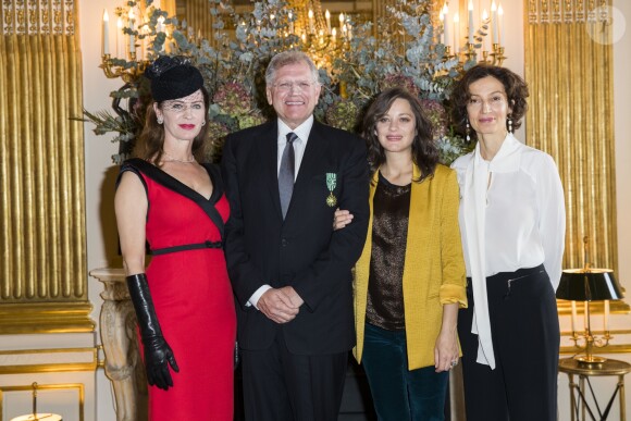 Robert Zemeckis et sa femme Leslie, Marion Cotillard (enceinte) et Audrey Azoulay, Ministre de la Culture et de la Communication - Le réalisateur Robert Zemeckis reçoit les insignes de Commandeur des Arts et des Lettres au ministère de la culture à Paris le 19 novembre 2016. © Olivier Borde / Bestimage