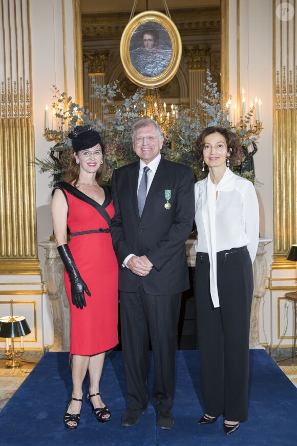 Robert Zemeckis et sa femme Leslie, Audrey Azoulay, Ministre de la Culture et de la Communication - Le réalisateur Robert Zemeckis reçoit les insignes de Commandeur des Arts et des Lettres au ministère de la culture à Paris le 19 novembre 2016. © Olivier Borde / Bestimage Robert