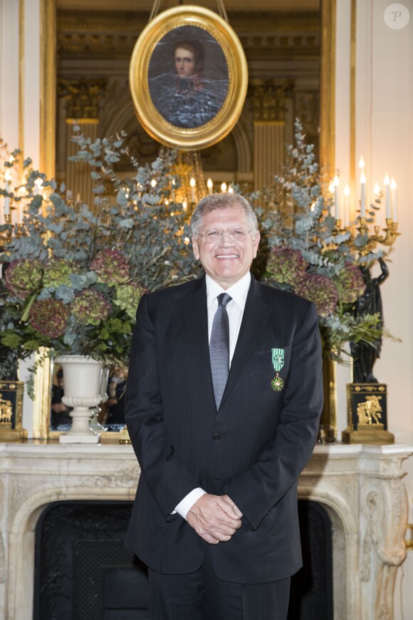 Le réalisateur Robert Zemeckis reçoit les insignes de Commandeur des Arts et des Lettres au ministère de la culture à Paris le 19 novembre 2016. © Olivier Borde / Bestimage