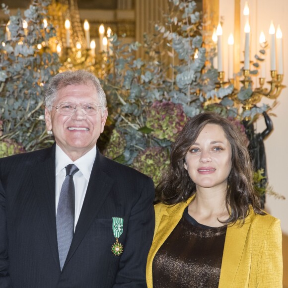 Robert Zemeckis et Marion Cotillard (enceinte) - Le réalisateur Robert Zemeckis reçoit les insignes de Commandeur des Arts et des Lettres au ministère de la culture à Paris le 19 novembre 2016. © Olivier Borde / Bestimag