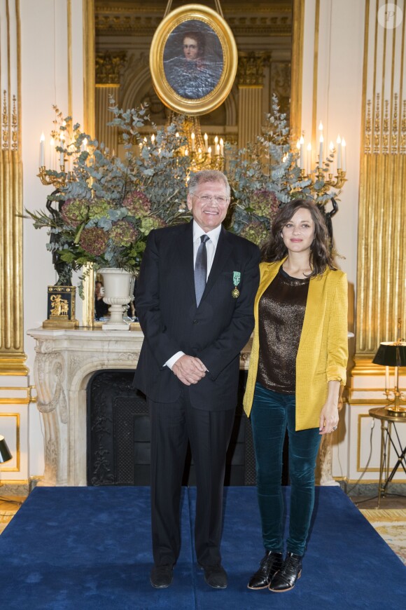 Robert Zemeckis et Marion Cotillard (enceinte) - Le réalisateur Robert Zemeckis reçoit les insignes de Commandeur des Arts et des Lettres au ministère de la culture à Paris le 19 novembre 2016. © Olivier Borde / Bestimage