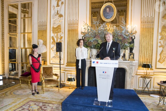 Robert Zemeckis et sa femme Leslie, Audrey Azoulay, Ministre de la Culture et de la Communication - Le réalisateur Robert Zemeckis reçoit les insignes de Commandeur des Arts et des Lettres au ministère de la culture à Paris le 19 novembre 2016. © Olivier Borde / Bestimage