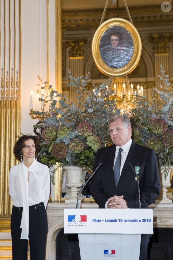 Audrey Azoulay, Ministre de la Culture et de la Communication - Le réalisateur Robert Zemeckis reçoit les insignes de Commandeur des Arts et des Lettres au ministère de la culture à Paris le 19 novembre 2016. © Olivier Borde / Bestimage