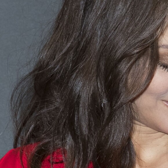 Marion Cotillard enceinte, dans une robe de soie rouge signée Dior - Avant-première du film "Alliés" au cinéma UGC Normandie à Paris, le 20 novembre 2016. © Olivier Borde/Bestimage