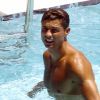 Cristiano Ronaldo se relaxe avec des amis dans une piscine à son hôtel à Miami, le 5 aout 2016.