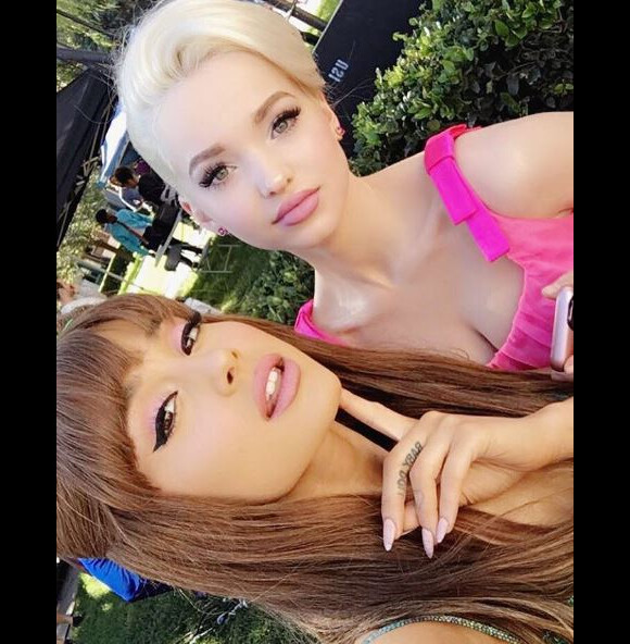 Dove Cameron et Ariana Grande, posent sur Instagram, le 19 novembre 2106