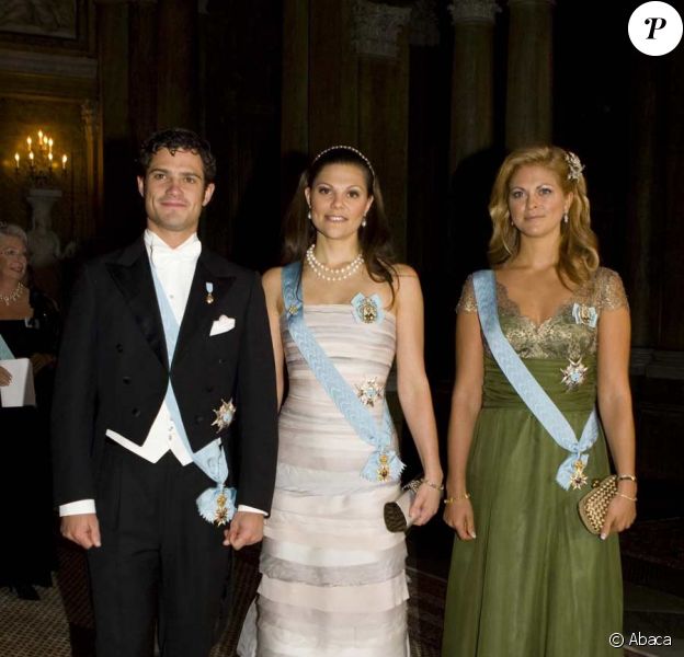 photos pour le nobel de le clezio victoria carl philip et madeleine de suede font une derniere photo de famille purepeople