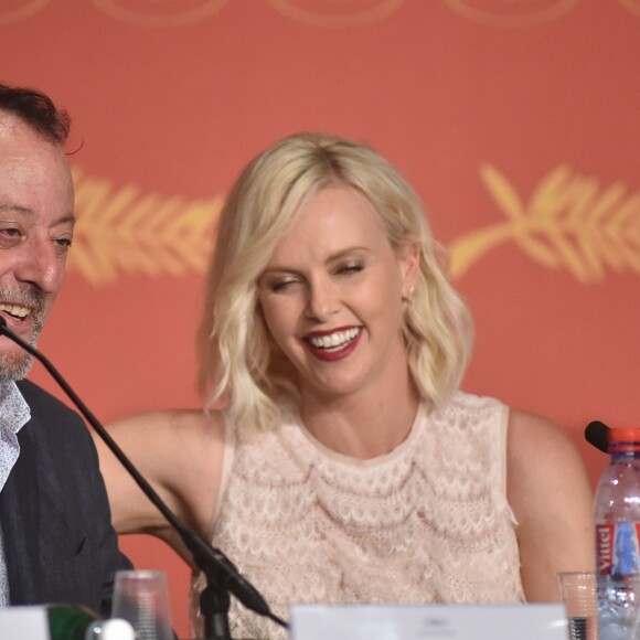 Charlize Theron et Jean Reno - Conférence de presse du film "The Last Face" lors du 69ème Festival International du Film de Cannes. Le 20 mai 2016.