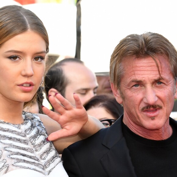 Adèle Exarchopoulos et Sean Penn à la montée des marches du film "The Last Face" lors du 69e Festival International du Film de Cannes le 20 mai 2016. © Rachid Bellak / Bestimage