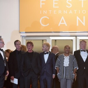 Thierry Frémaux, Sean Penn, Hopper Jack Penn, Zubin Cooper, Jared Harris, Jean Reno, Charlize Theron, Adèle Exarchopoulos, Javier Bardem - Descente des marches du film "The Last Face" lors du 69e Festival International du Film de Cannes. Le 20 mai 2016. © Giancarlo Gorassini/Bestimage