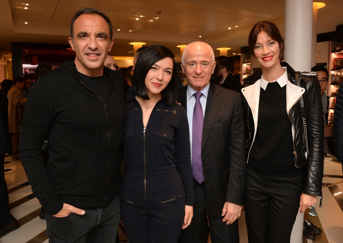 Photo Nikos Aliagas, Sylvie Hoarau (du groupe Brigitte), Michel Ducros (présidentdirecteur Photo Nikos Aliagas, Sylvie Hoarau (du groupe Brigitte), Michel Ducros (présidentdirecteur