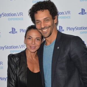 Exclusif - Tomer Sisley et sa compagne Sandra Zeitoun de Matteis lors du photocall Experience PlayStation VR à Paris, France, le 13 octobre 2016.