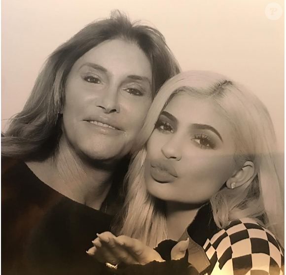Caitlyn Jenner pose avec sa fille Kylie - Photo publiée sur Instagram en octobre 2016.