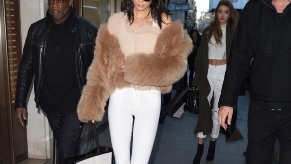 Kendall Jenner et Gigi Hadid font du shopping sur la rue du Faubourg Saint-Honoré. Paris, le 28 novembre 2016.