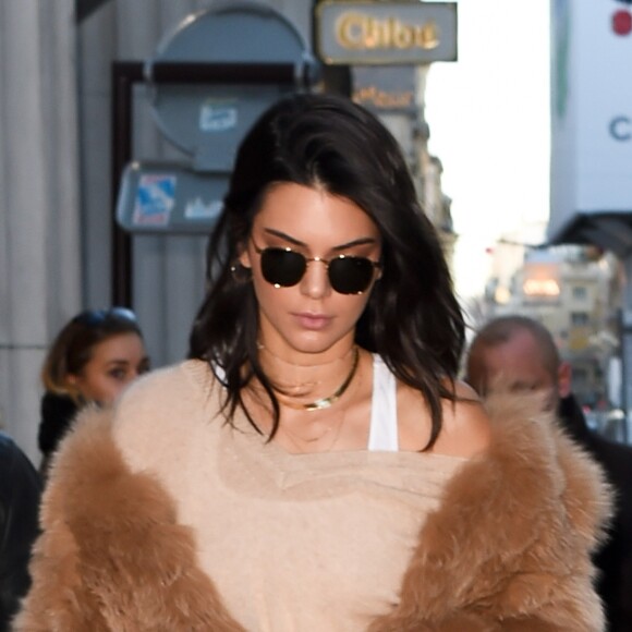 Kendall Jenner et Gigi Hadid quittent le magasin Gucci au 2, du Faubourg Saint-Honoré. Paris, le 28 novembre 2016.