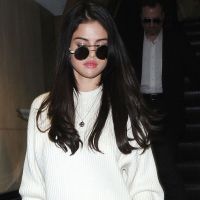 Selena Gomez encerclée : Bien plus zen que Justin Bieber face à ses fans !