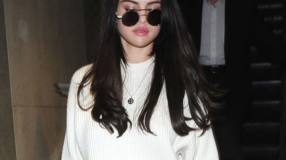 Selena Gomez encerclée : Bien plus zen que Justin Bieber face à ses fans !