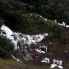 La Ceja, Colombie. Les secours s'activent autour de la carcasse - Lundi 28 novembre, l'avion qui transportait l'équipe de foot brésilienne Chapecoense, s'est crashé, faisant 75 morts et six rescapés. Le club brésilien se rendait à Medellin, en Colombie, pour y affronter l'Atletico Nacional en finale aller de la Copa Sudamericana.
