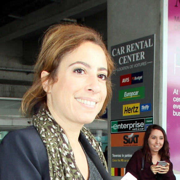 Léa Salamé à l'aéroport de Nice pour assister au 69e festival international du film de Cannes le 11 mai 2016.